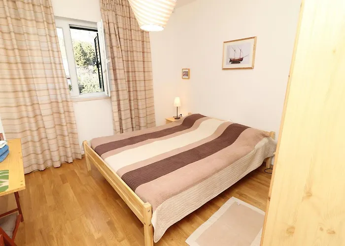 Trstenica-one Bedroom With Balcony C Apartament Orebić